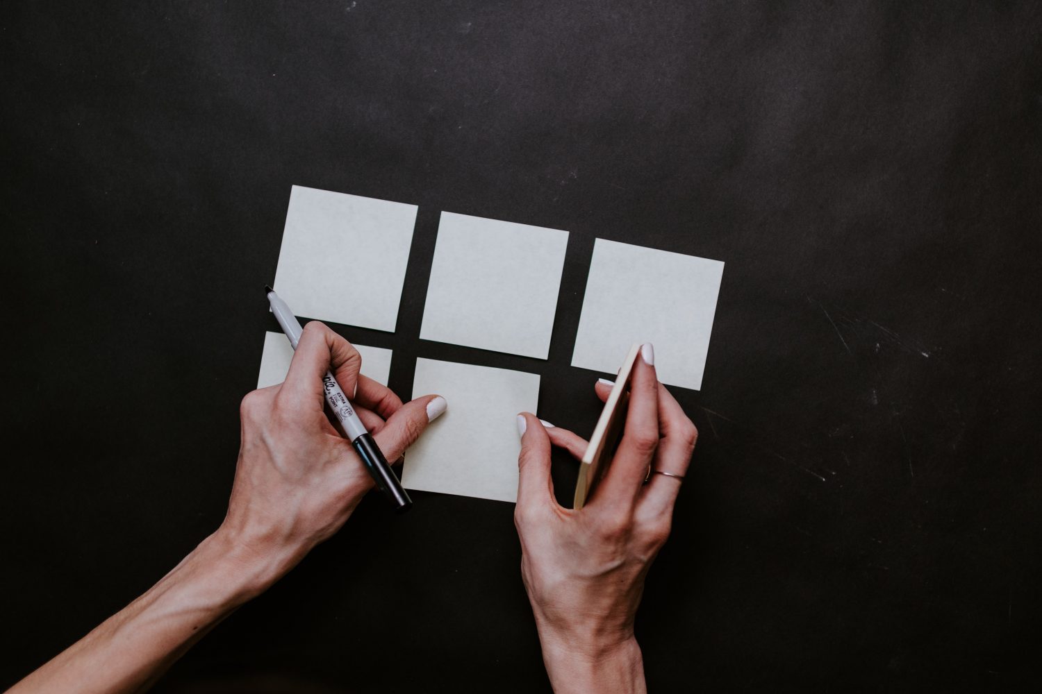 Logo de la startup 5 astuces marketing pour réussir le lancement de sa startup